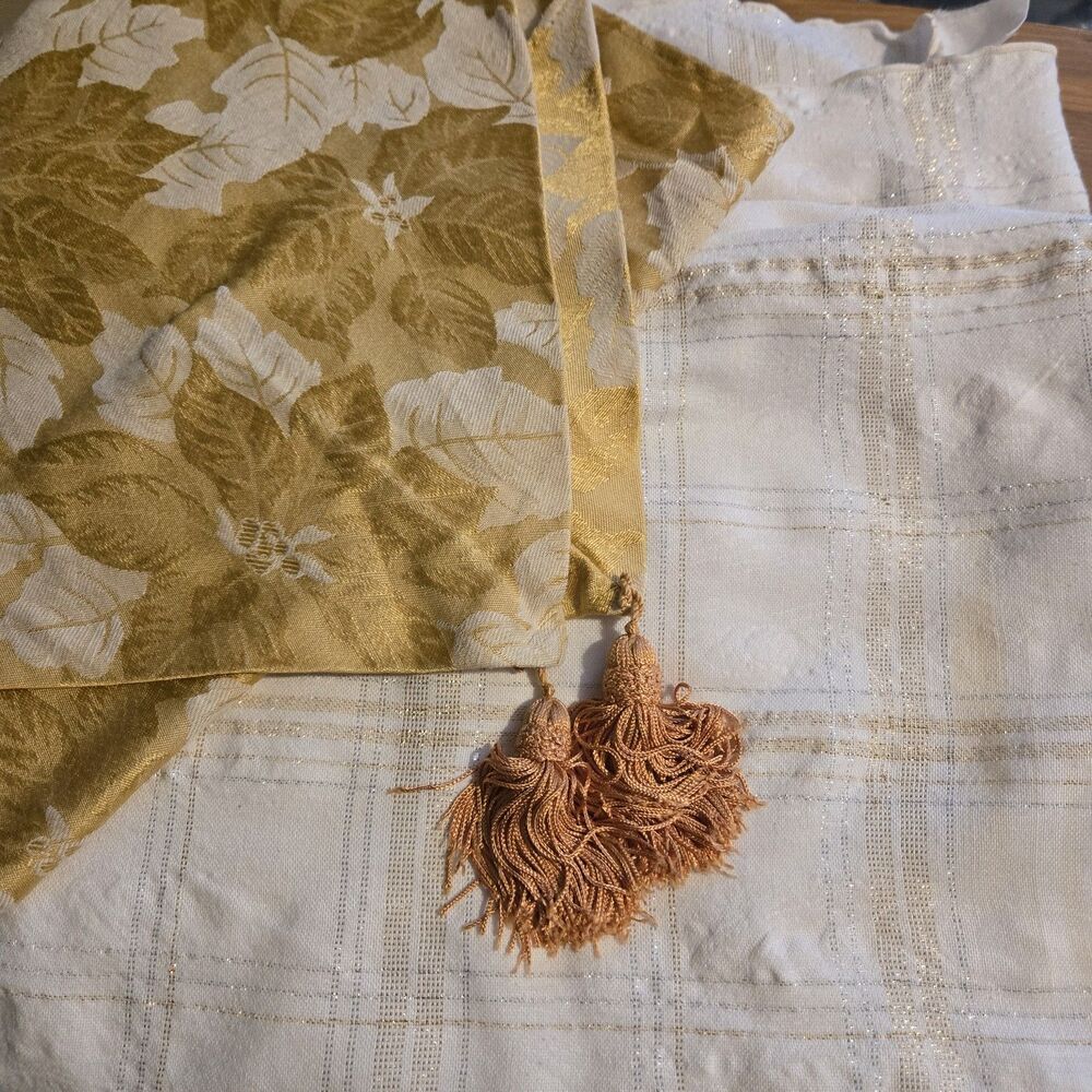 Tablecloth & Runner Rectangle Winter Holiday Gold Silver Plaid, 70 X 54